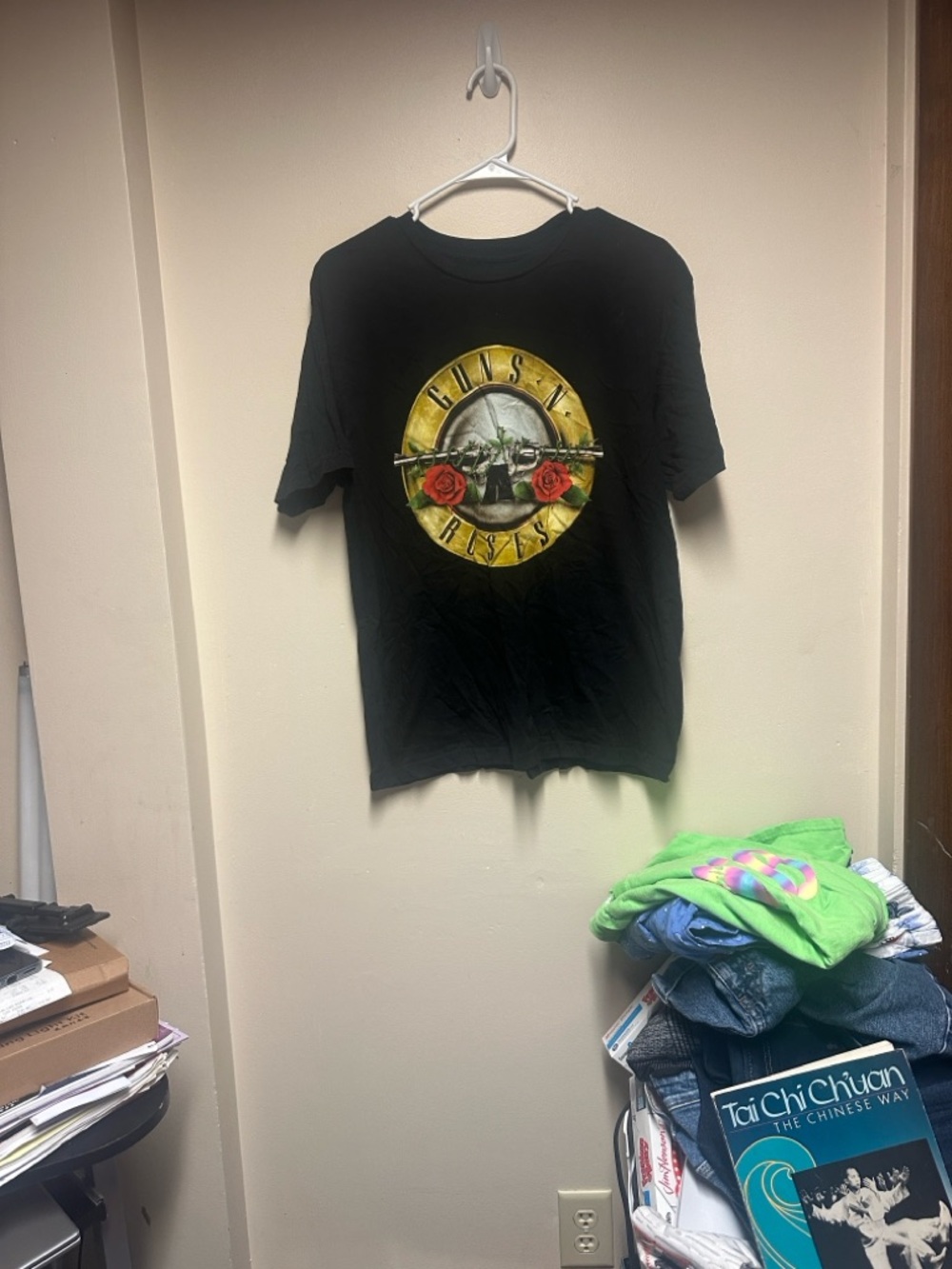 Guns n roses mens tshirt size large‎